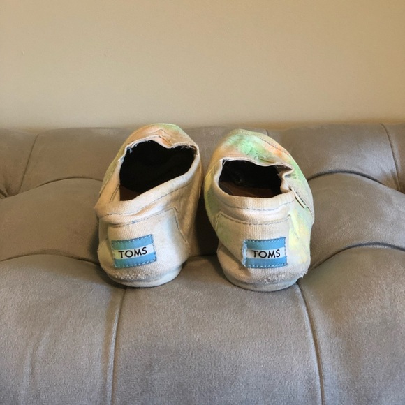 TOMS TIE DYE CLASSIC SHOES 7 - Picture 3 of 5